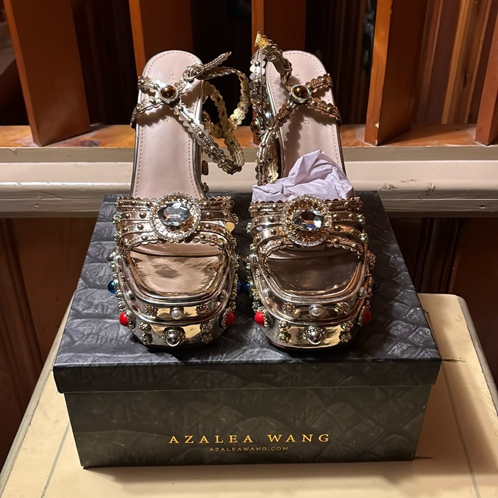 Gleaming Gold Azalea Wang Platform Sandals Size 9 BNIB Nordstrom’s